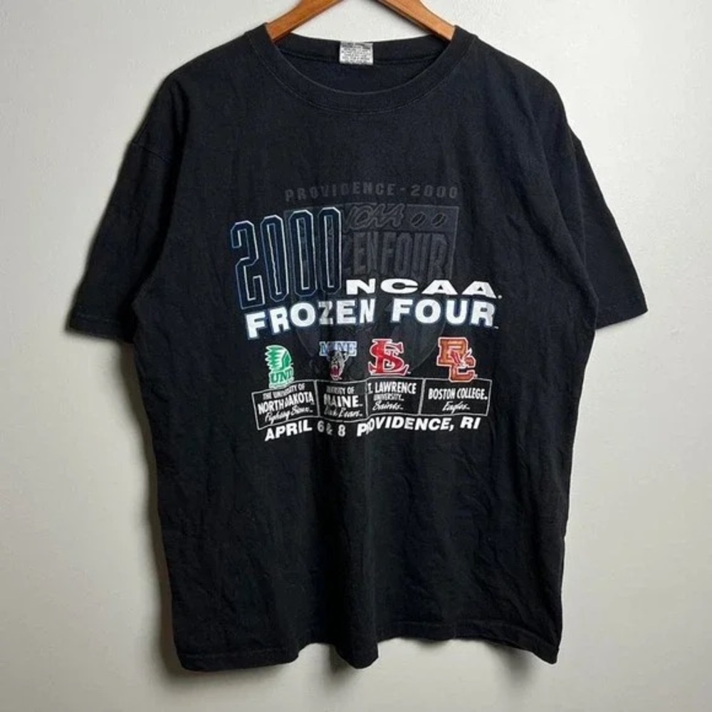 NCAA Frozen Four 2000 Black Graphic Tee